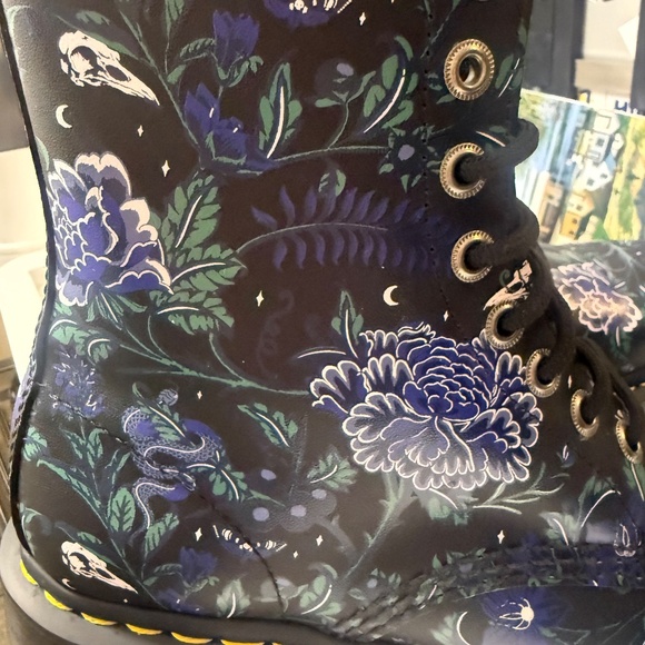 Fantasy Doc Martens size 8 - Picture 3 of 3